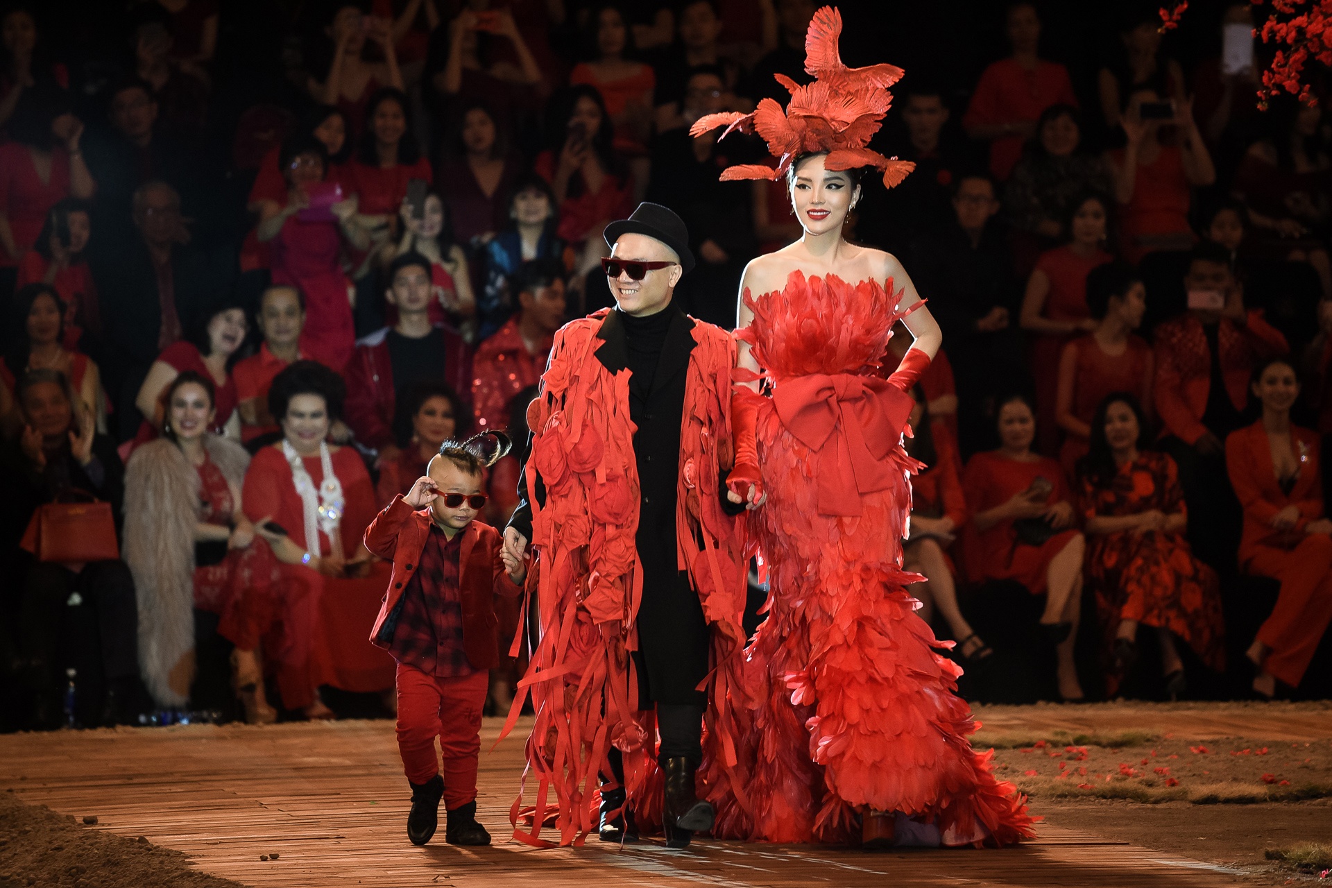 Sac do bao phu trong show dien Do Manh Cuong anh 25