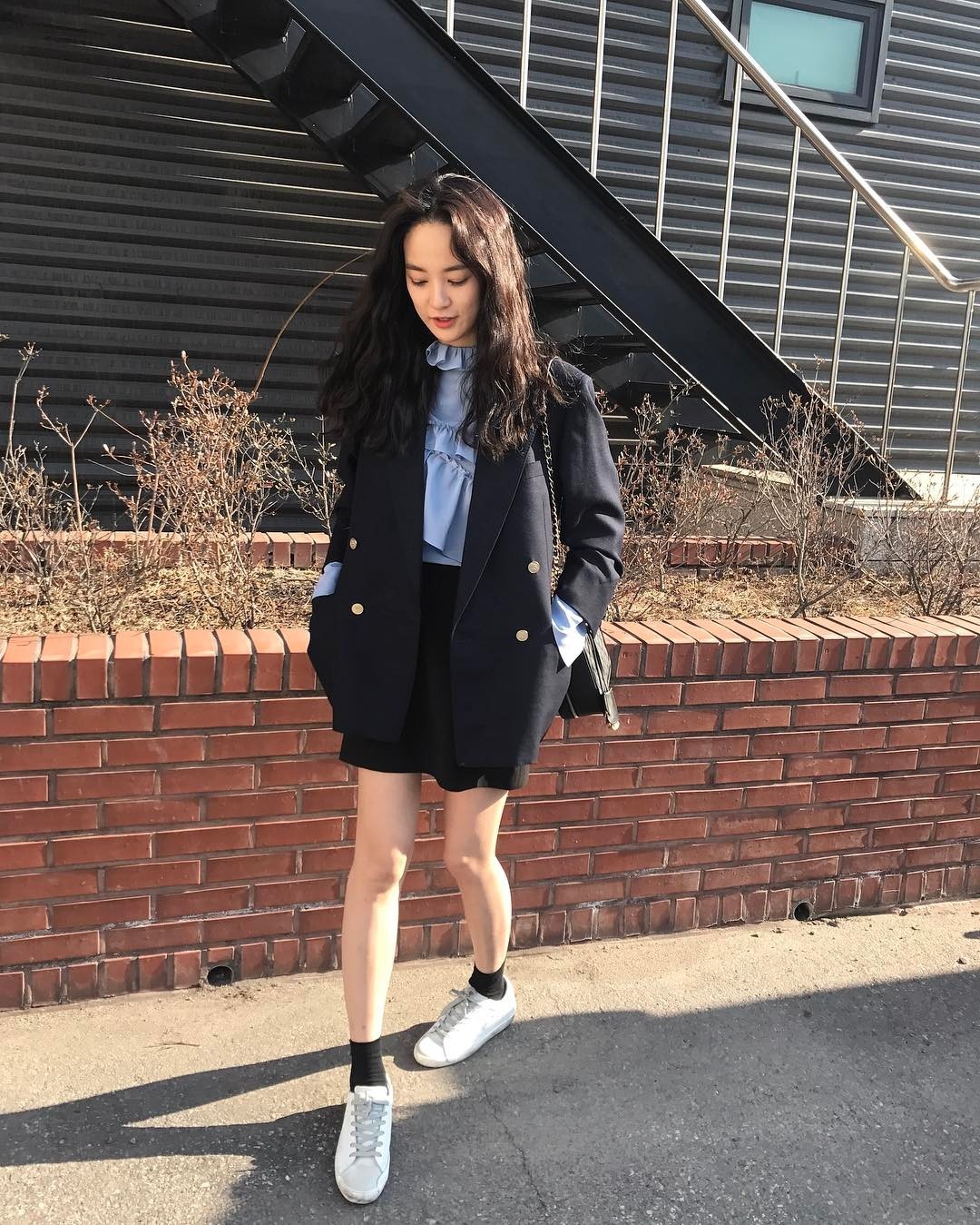 Phong cach thoi trang cua ban gai GDragon anh 5