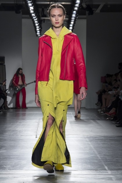 Xu huong sac vang ket hop cung do trong nam 2018 anh 2