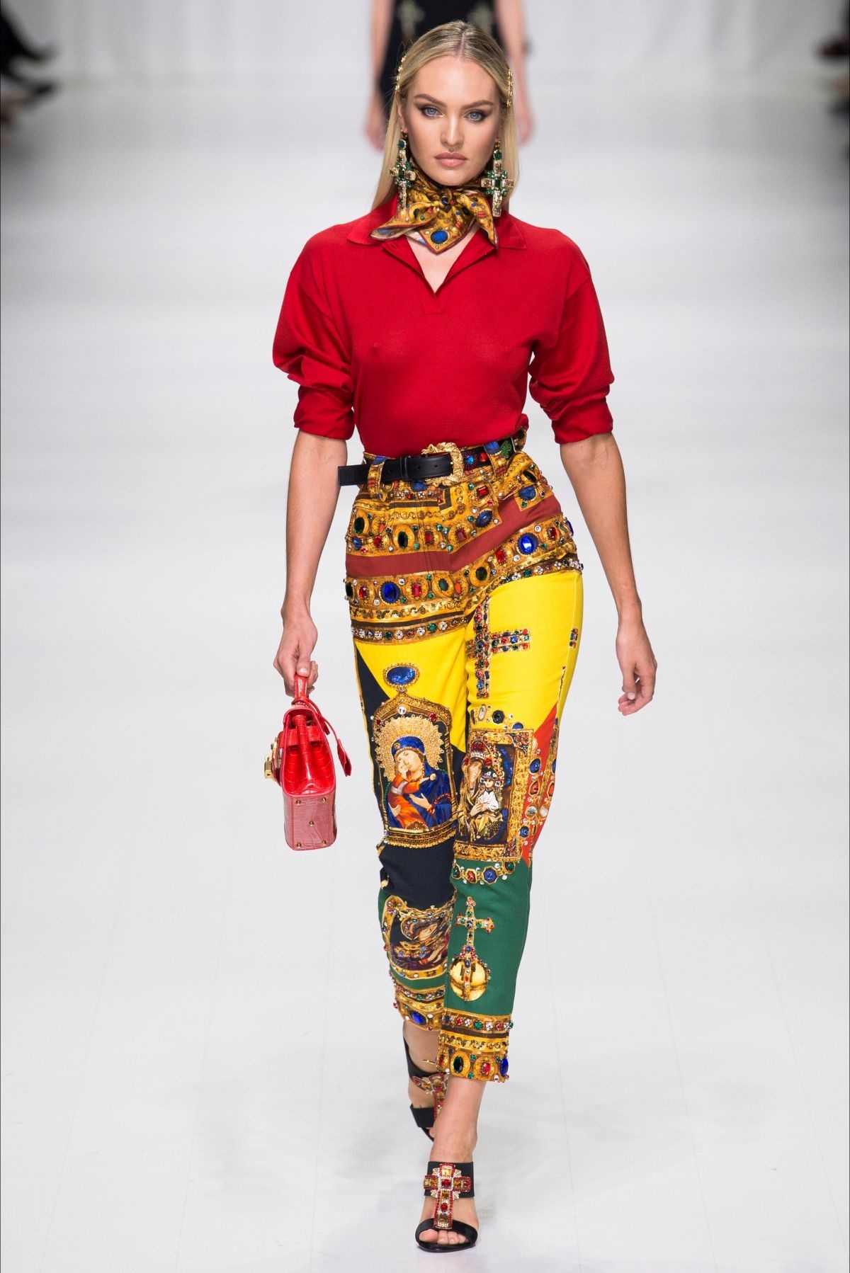 Xu huong sac vang ket hop cung do trong nam 2018 anh 1