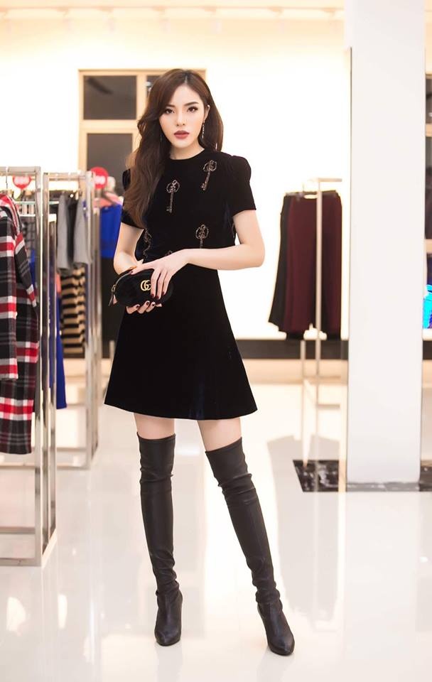 Thanh Hằng diện trang phục xẻ ngực táo bạo ảnh 4 Thanh Hang dien trang phuc xe nguc tao bao anh 4