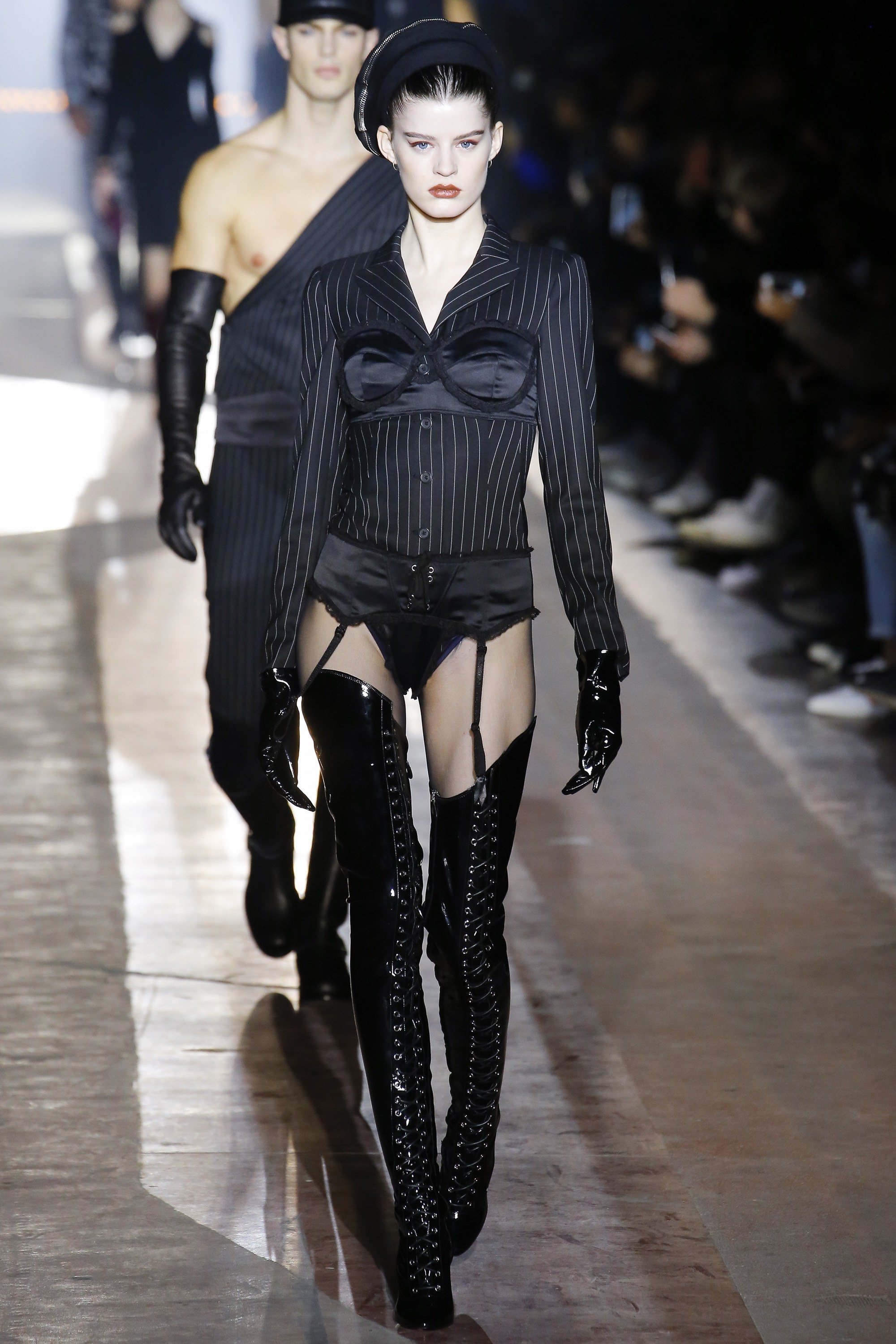 Bộ sưu tập 2018 moschino ảnh 2 Bo suu tap 2018 moschino anh 2