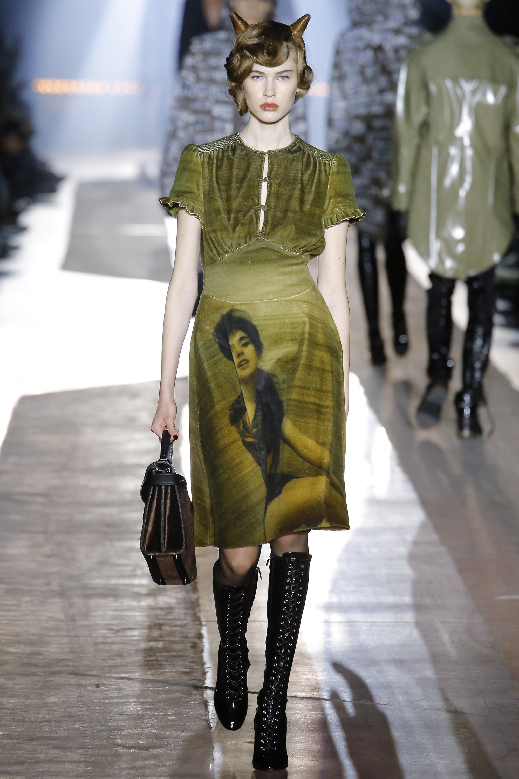 Bộ sưu tập 2018 moschino ảnh 10 Bo suu tap 2018 moschino anh 10