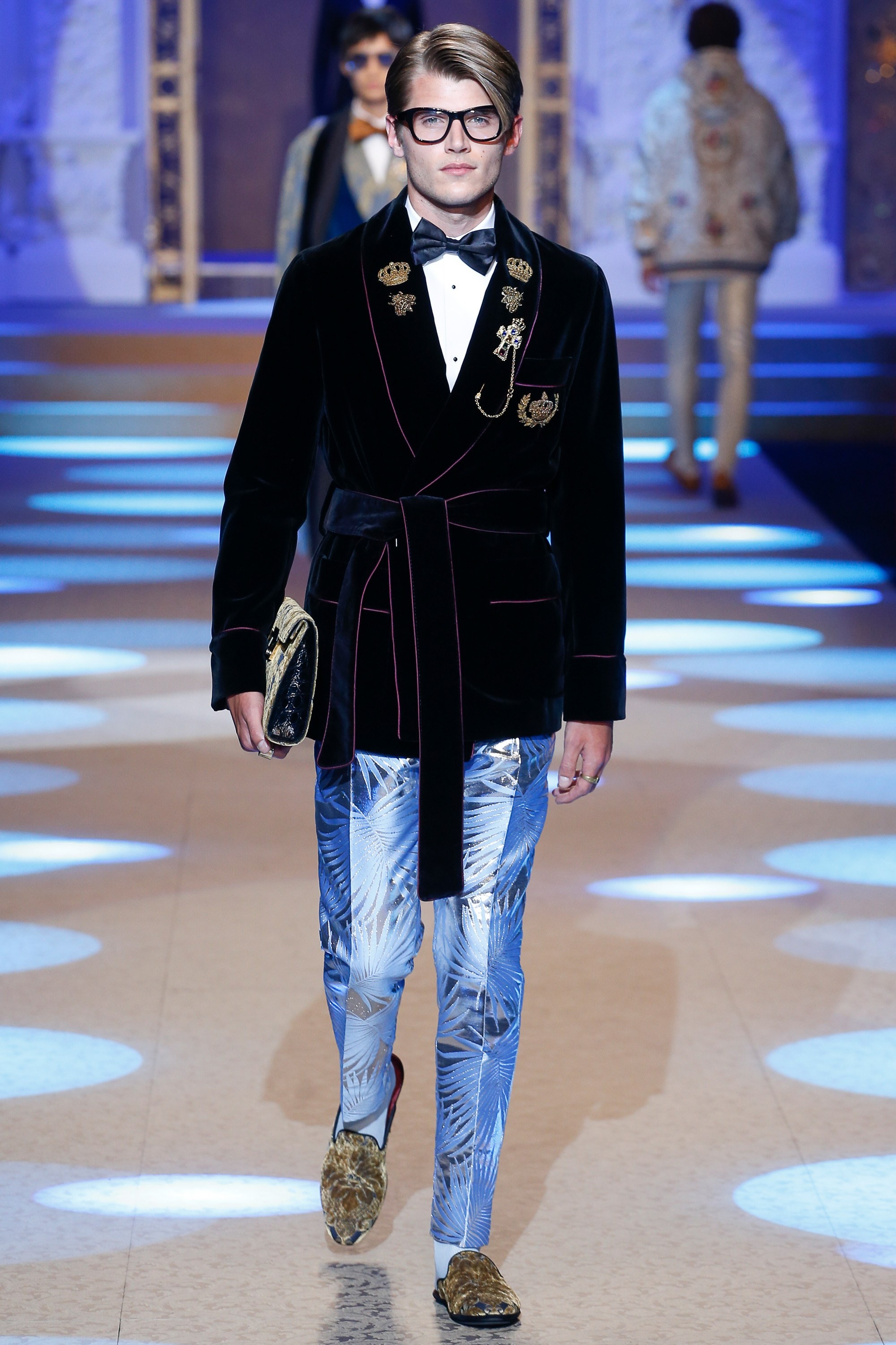 Con cua dan ngoi sao noi tieng xuat hien tren san dien thoi trang anh 6