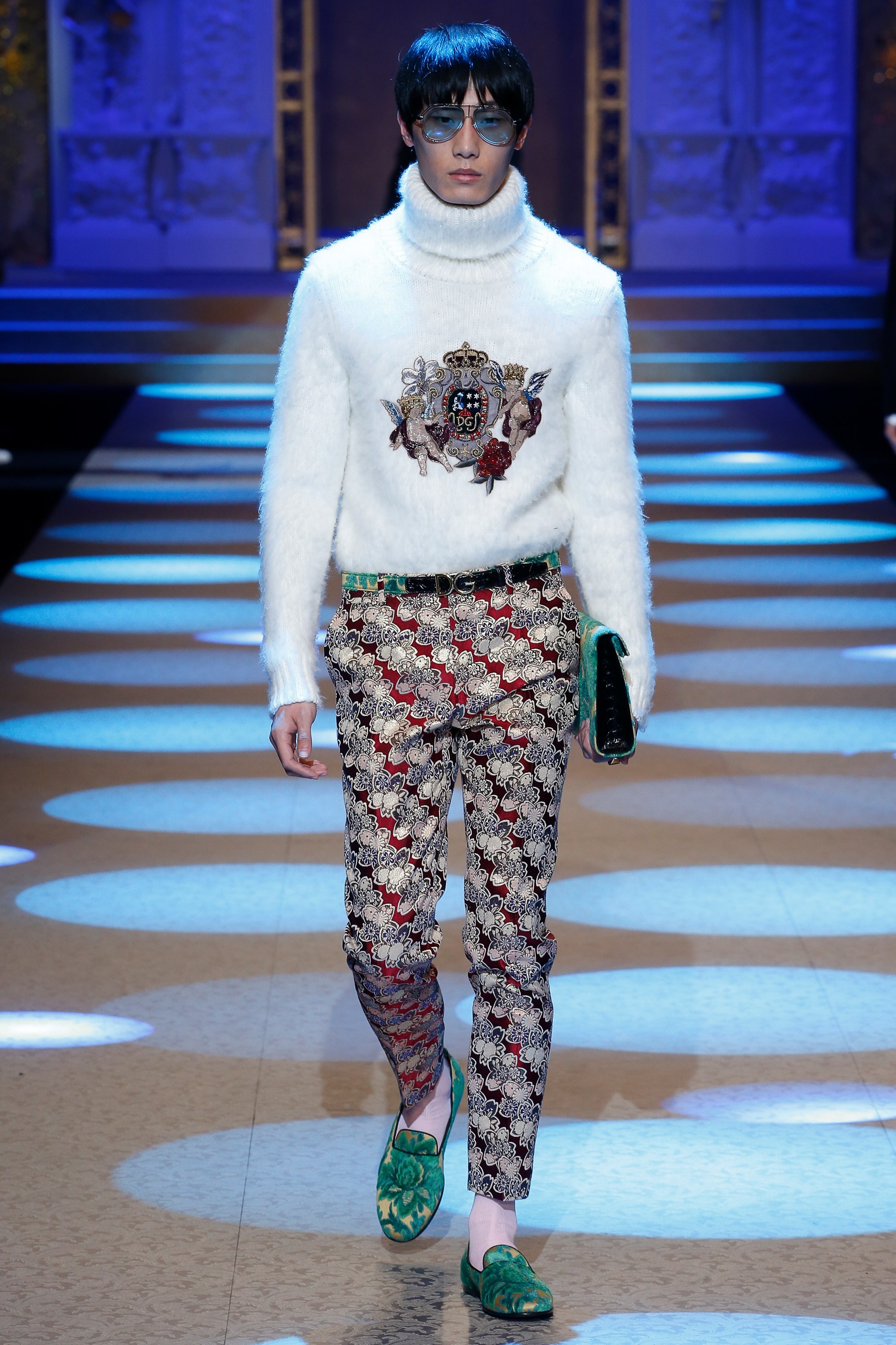 Con cua dan ngoi sao noi tieng xuat hien tren san dien thoi trang anh 10