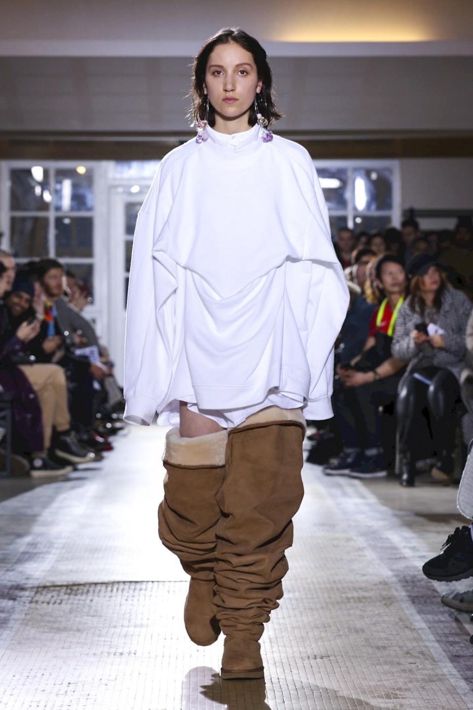 Giày boots gây sốt tại tuần lễ thời trang thu đông 2017 ảnh 3 Giay boots gay sot tai tuan le thoi trang thu dong 2017 anh 3