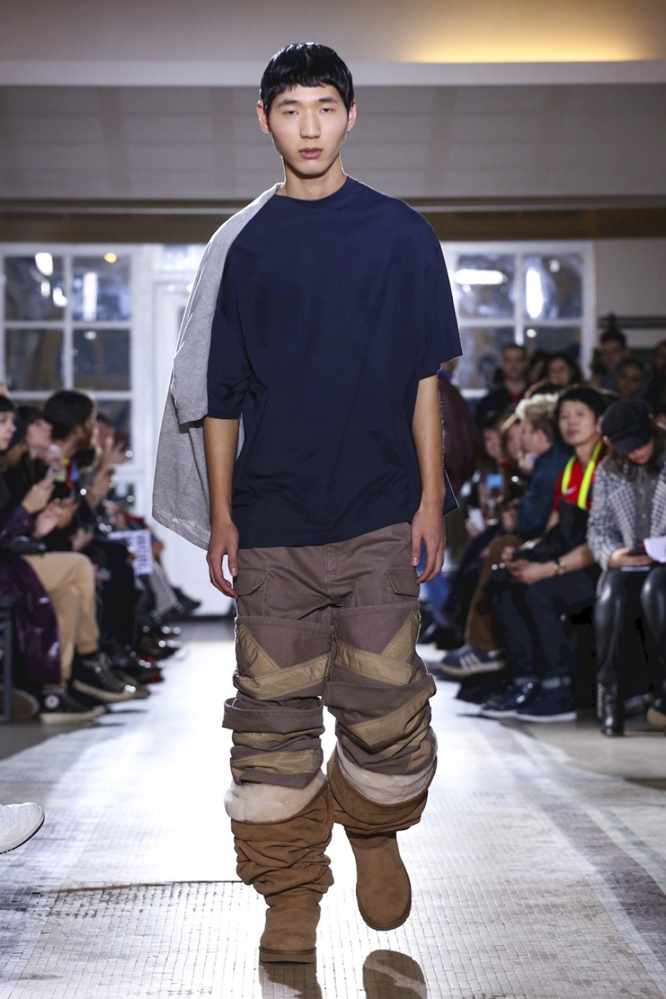 Giày boots gây sốt tại tuần lễ thời trang thu đông 2017 ảnh 4 Giay boots gay sot tai tuan le thoi trang thu dong 2017 anh 4