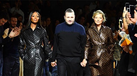 Sieu mau huyen thoai Kate Moss va Naomi Campbell tai hop tren san dien hinh anh