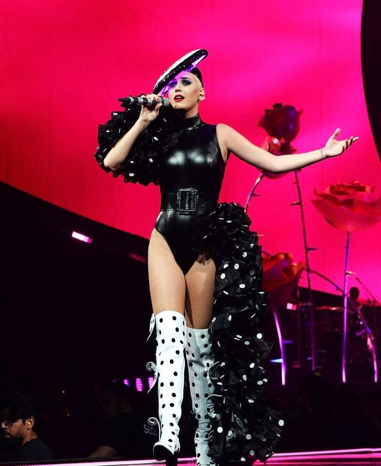 Rihanna,  Coco Rocha diễn trang phục của NTK Việt ảnh 2 Rihanna,  Coco Rocha dien trang phuc cua NTK Viet anh 2