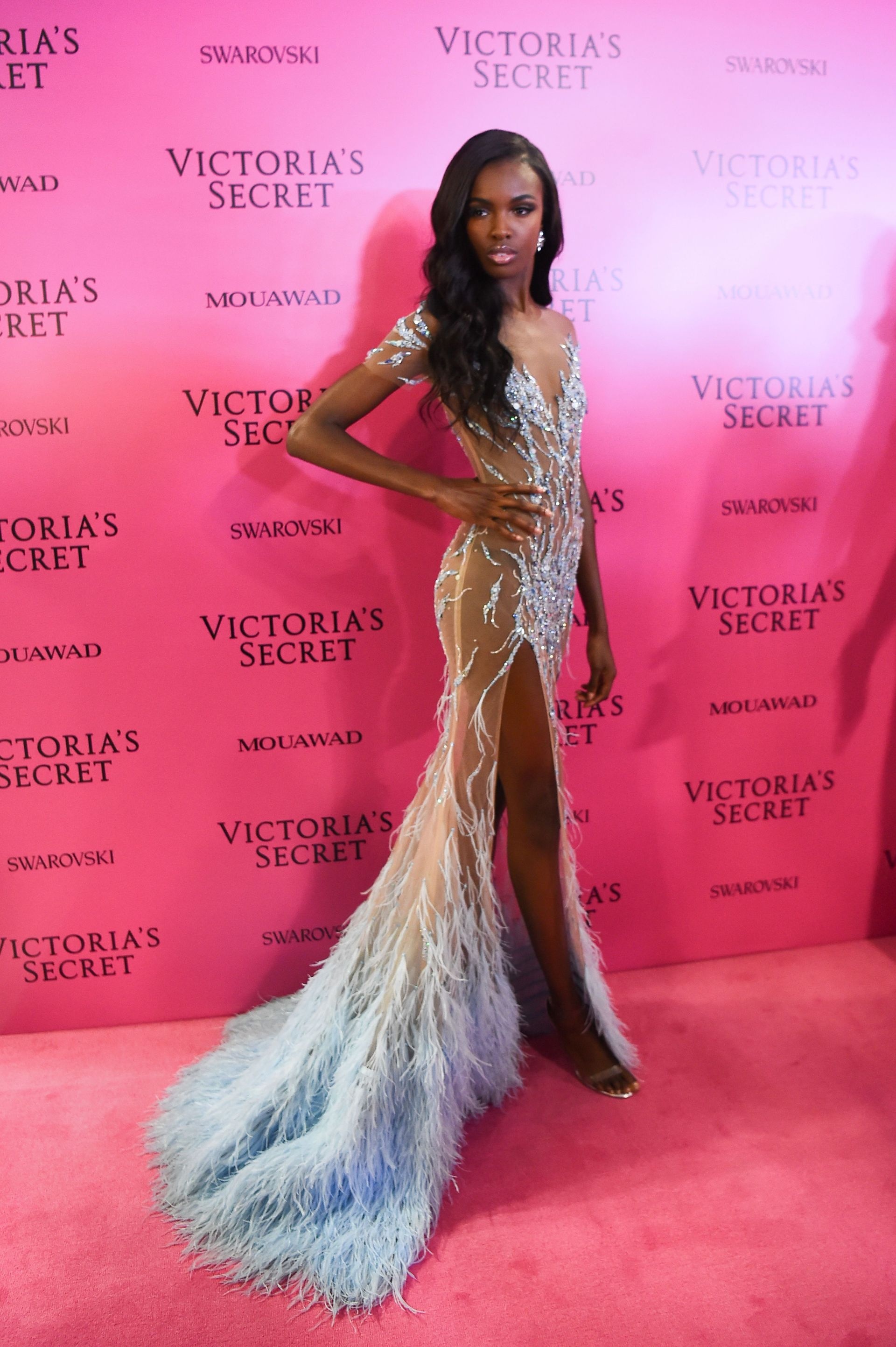 Rihanna,  Coco Rocha diễn trang phục của NTK Việt ảnh 9 Rihanna,  Coco Rocha dien trang phuc cua NTK Viet anh 9