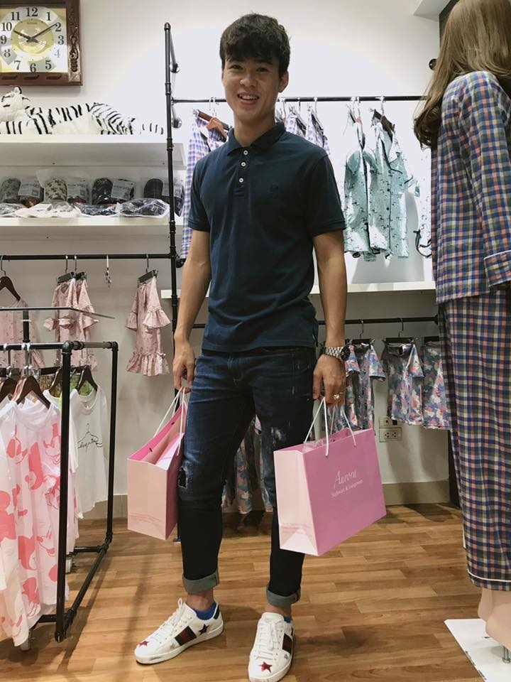 Phong cach thoi trang cua dan cau thu U23 Viet Nam anh 8