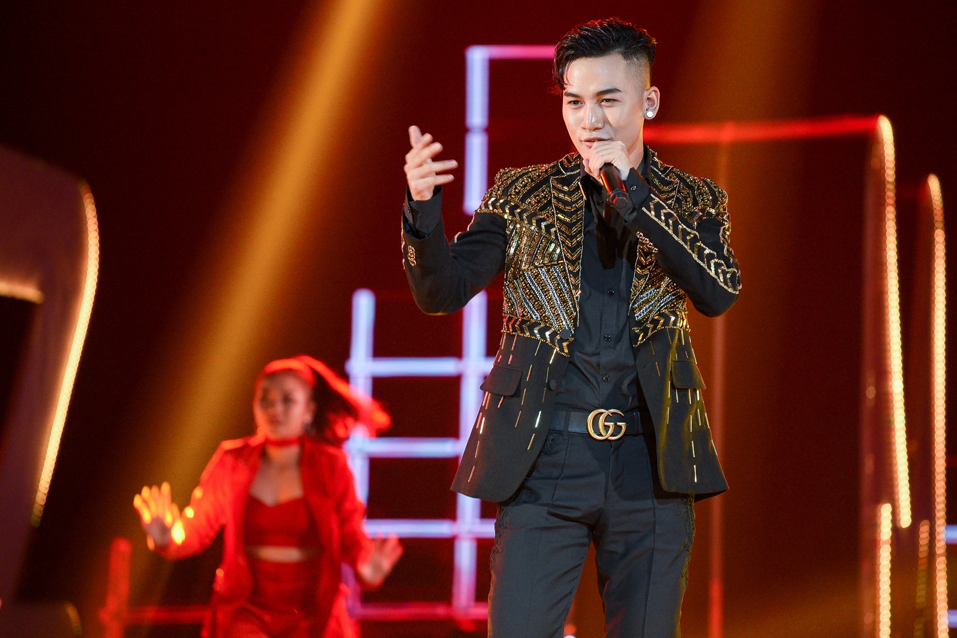 Trang phuc trinh dien cua dan sao Viet tai ZMA anh 6