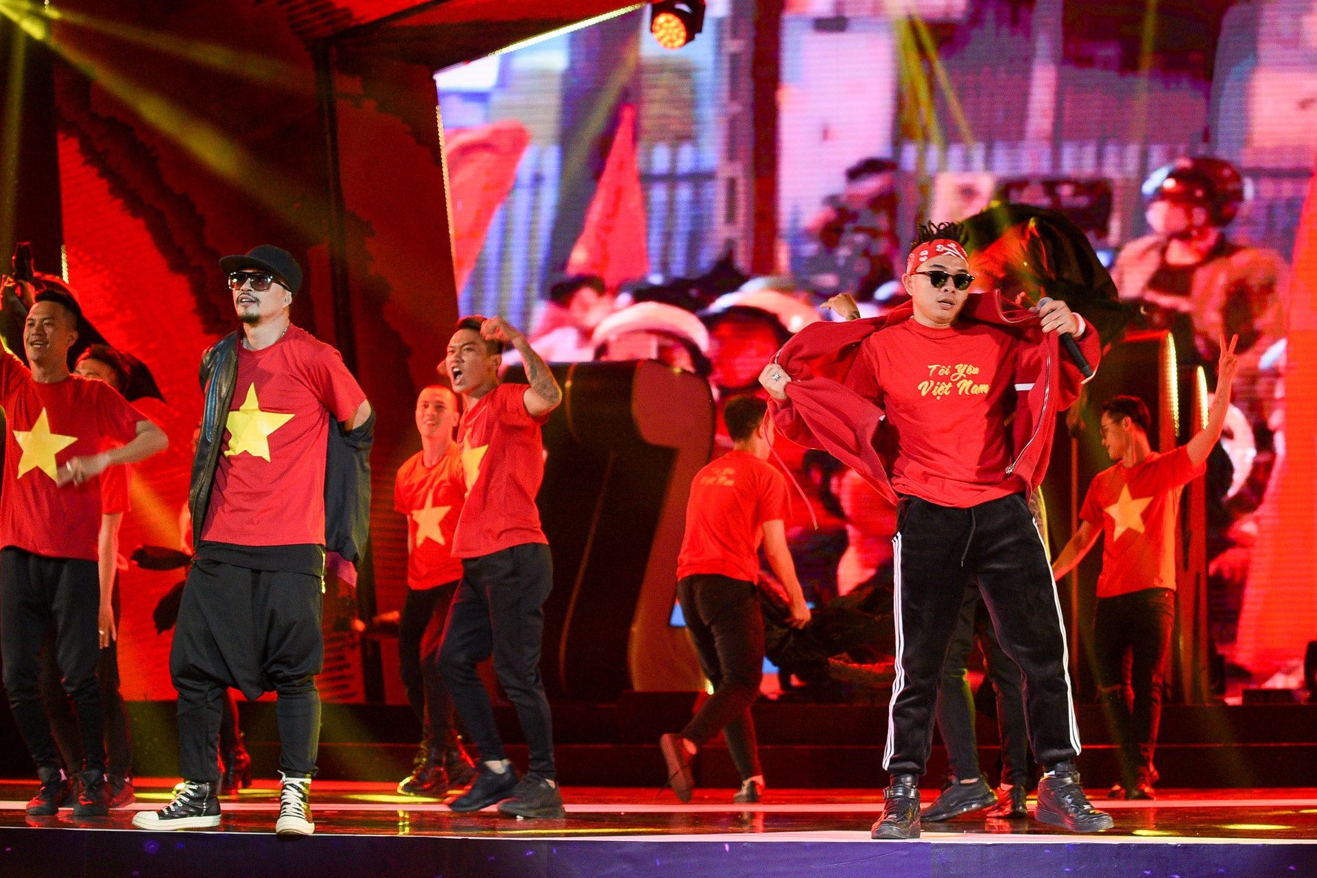 Trang phuc trinh dien cua dan sao Viet tai ZMA anh 1