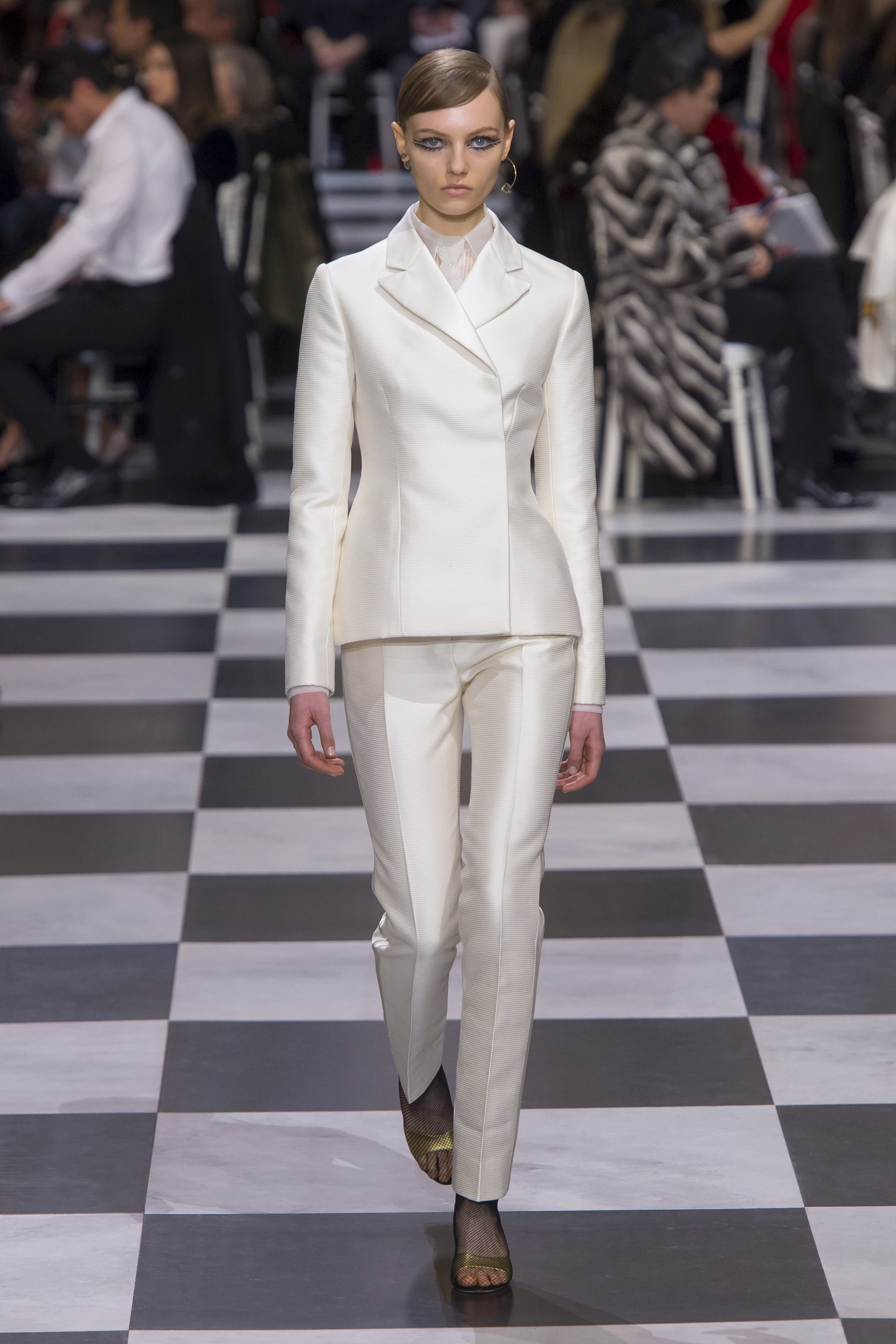 Show dien thoi trang Dior haute couture xuan he 2018 anh 16