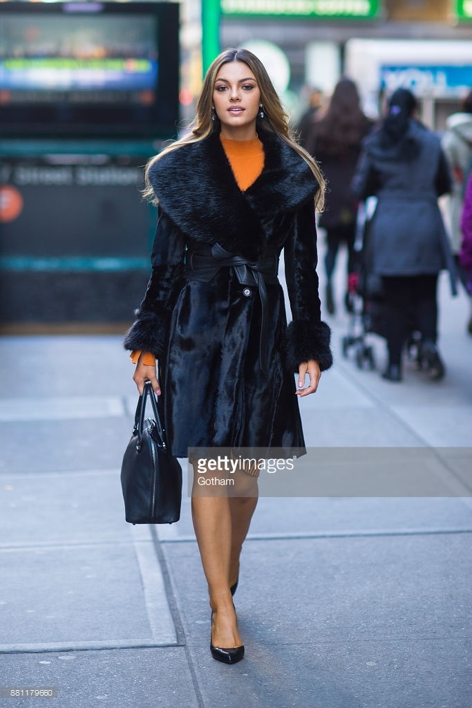 Phong cach thoi trang cua hoa hau Demi-Leigh Nel-Peters anh 5