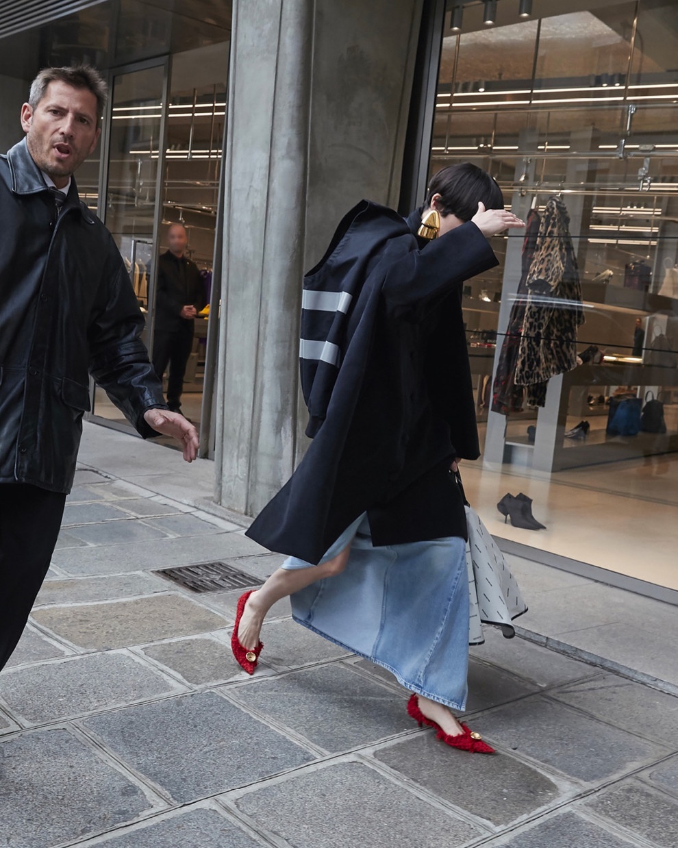 Balenciaga tung chien dich thoi trang doc dao anh 3