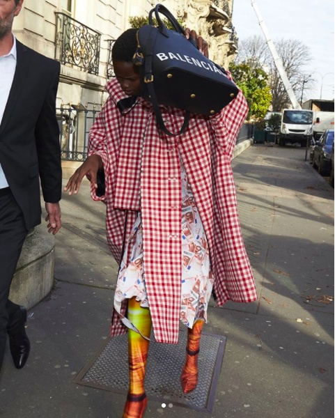 Balenciaga tung chien dich thoi trang doc dao anh 4