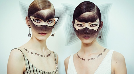 Nhung xu huong lam dep doc dao tai tuan le thoi trang Haute Couture hinh anh