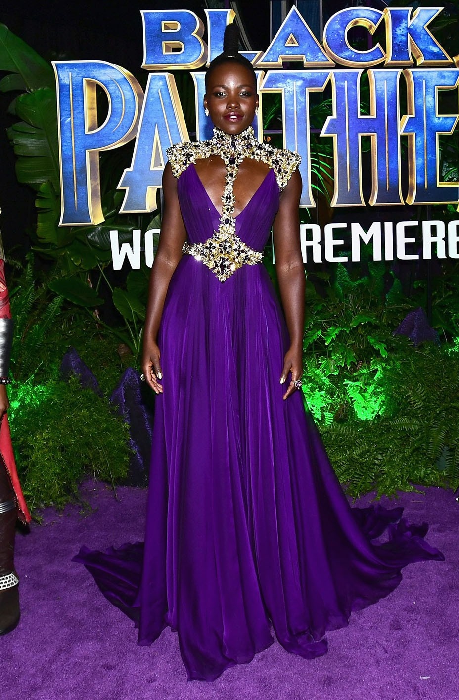 Trang phục gam màu tím trên thảm đỏ ảnh 5 Trang phuc gam mau tim tren tham do anh 5