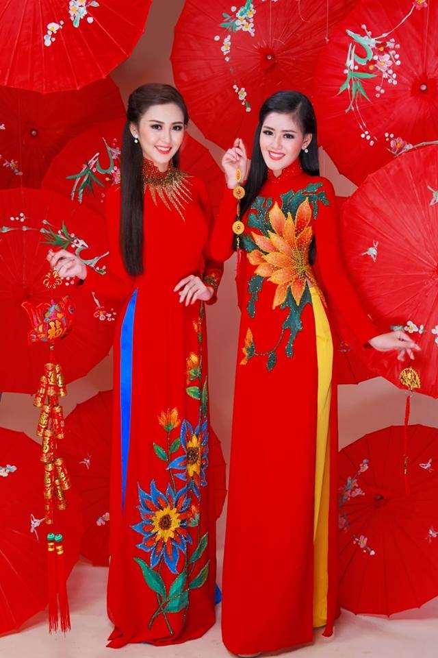 Ngan Anh gia dan trong ta ao dai hoa tiet anh 11
