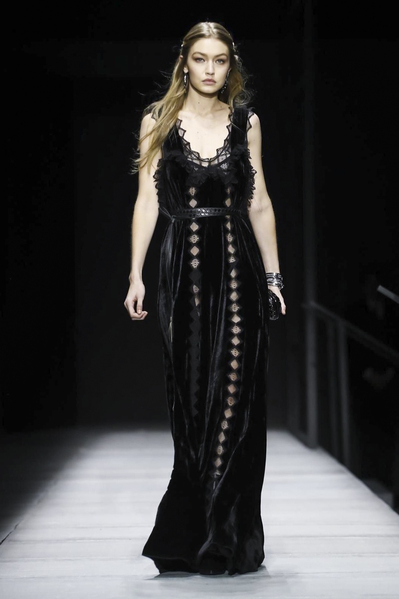 Gigi Hadid bi chi trich vi co the sieu gay anh 2