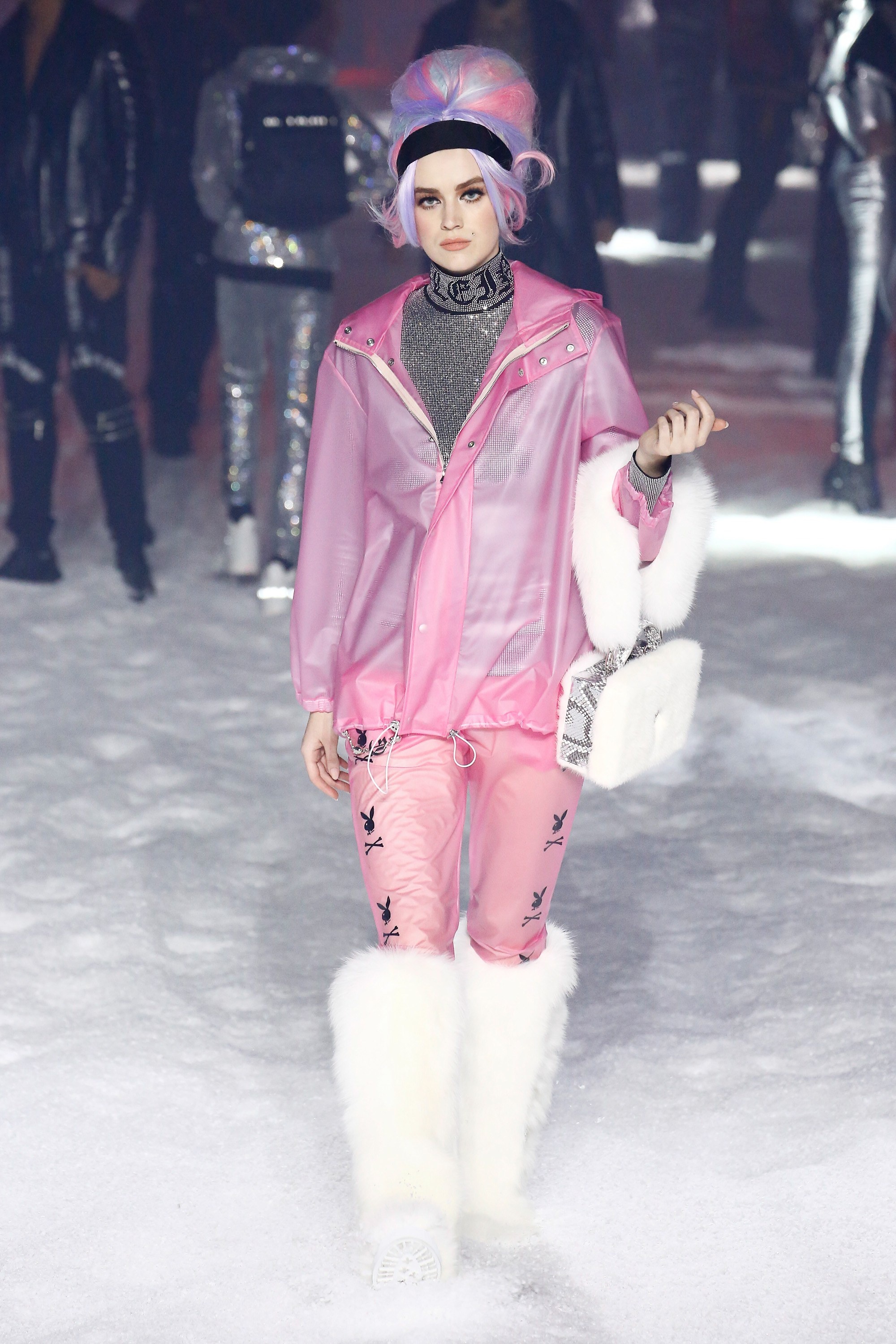 Robot xuat hien trong show thoi trang anh 11