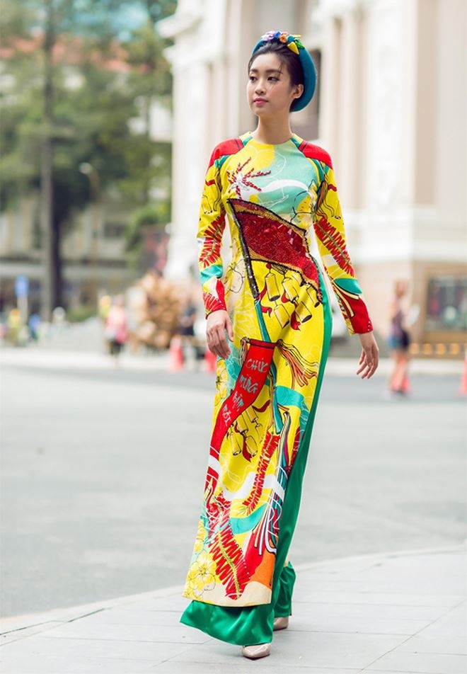Ngan Anh gia dan trong ta ao dai hoa tiet anh 5