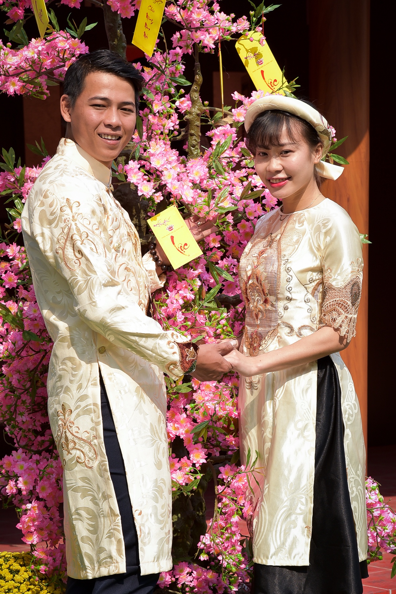 Giới trẻ diện áo dài ngày cận Tết ảnh 10 Gioi tre dien ao dai ngay can Tet anh 10