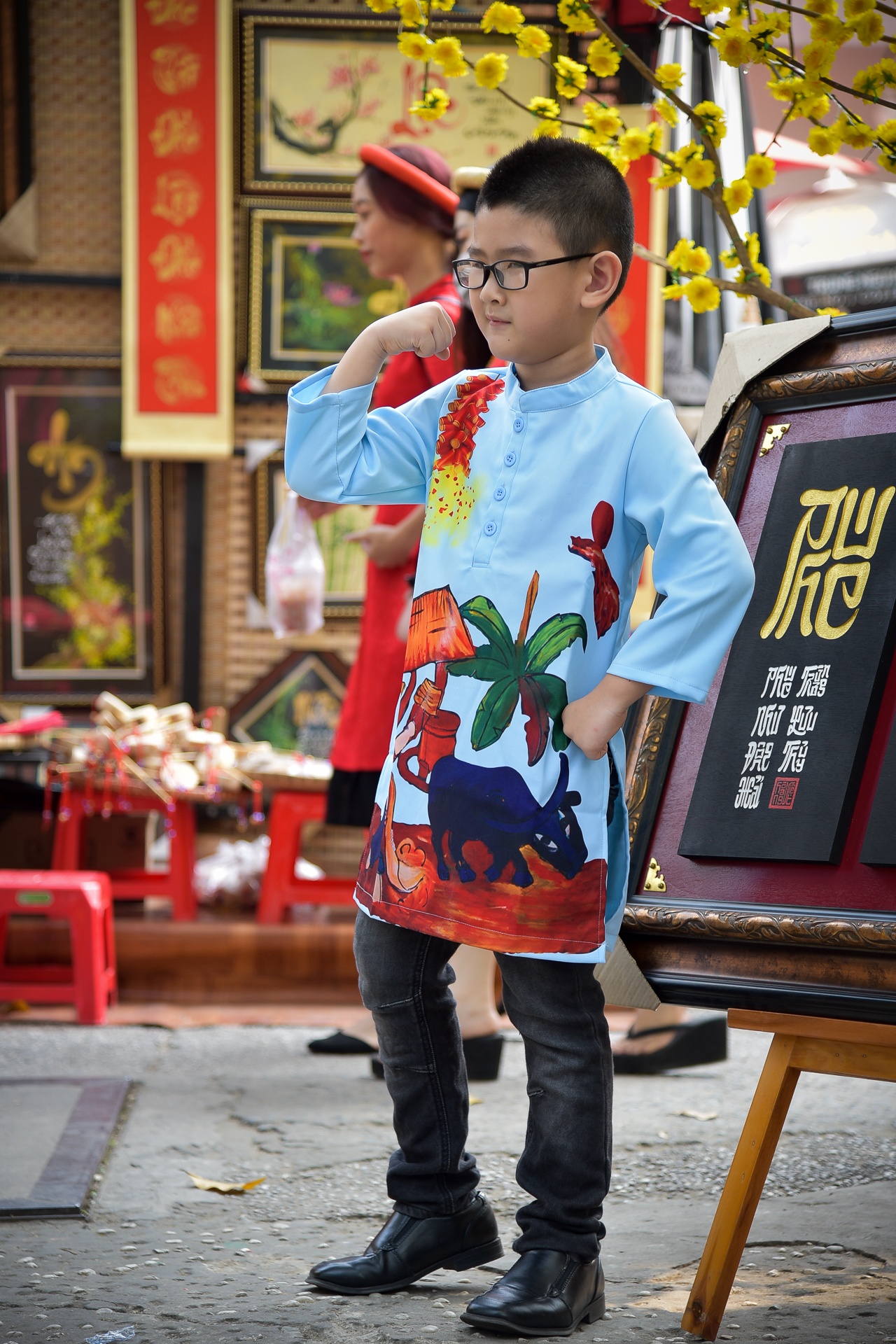 Giới trẻ diện áo dài ngày cận Tết ảnh 13 Gioi tre dien ao dai ngay can Tet anh 13