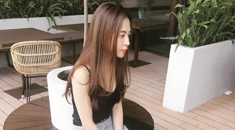 Phong cach thoi trang don gian cua ban gai doanh nhan Cuong Do La hinh anh