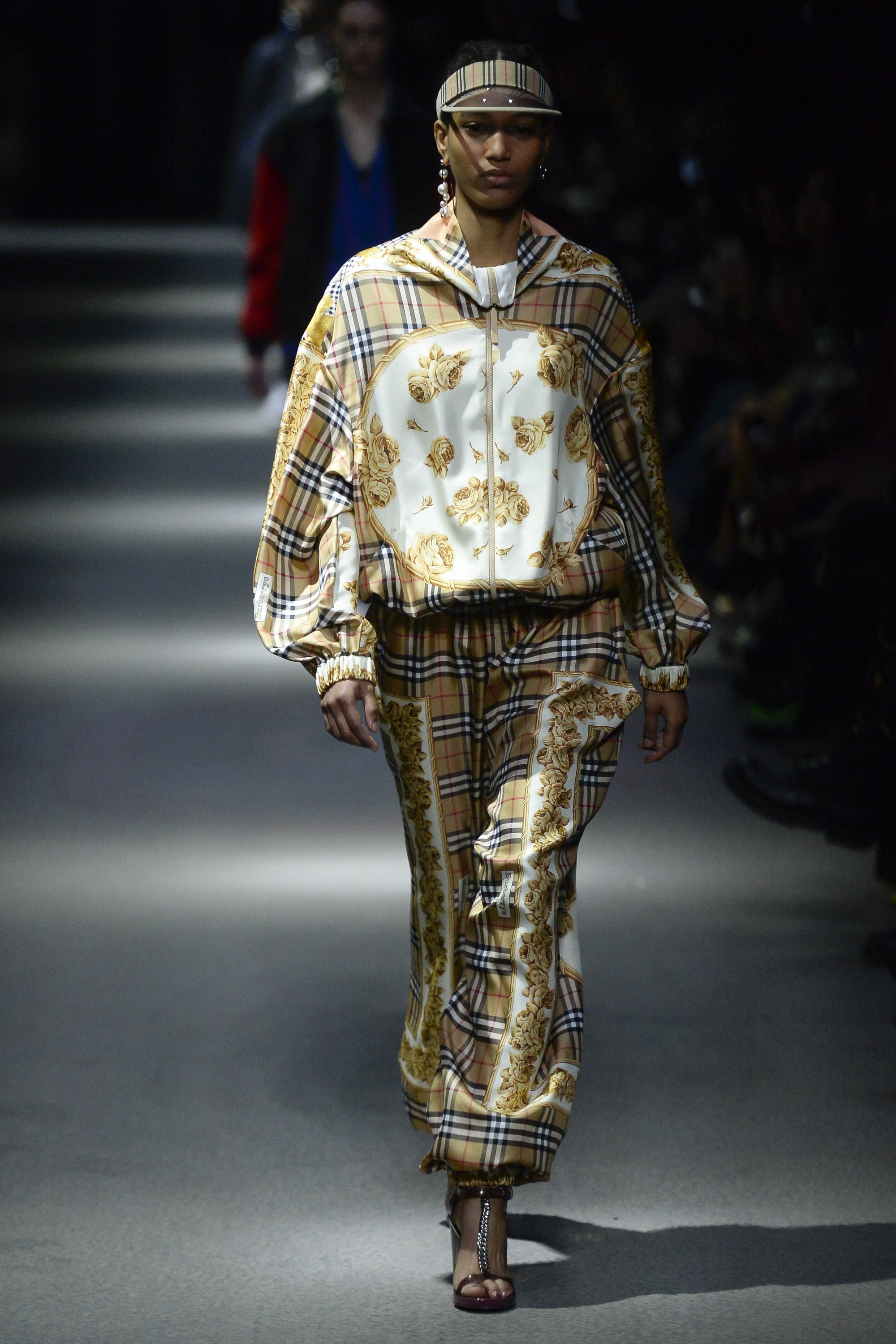 Show dien Burberry thu dong 2018 anh 10