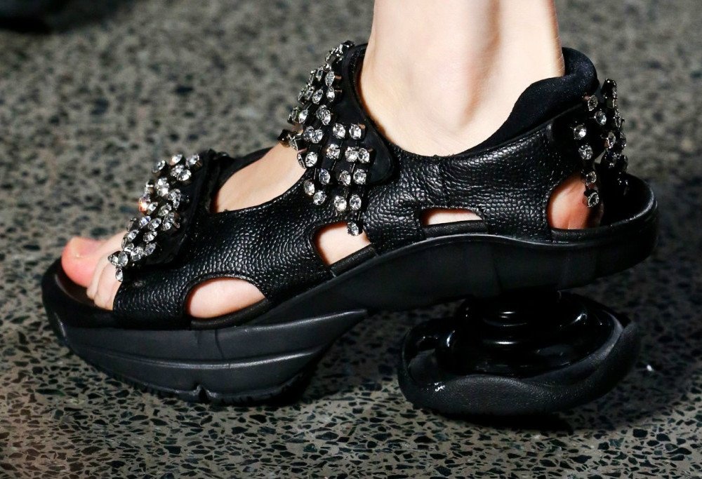 Giay sneaker la mat anh 3