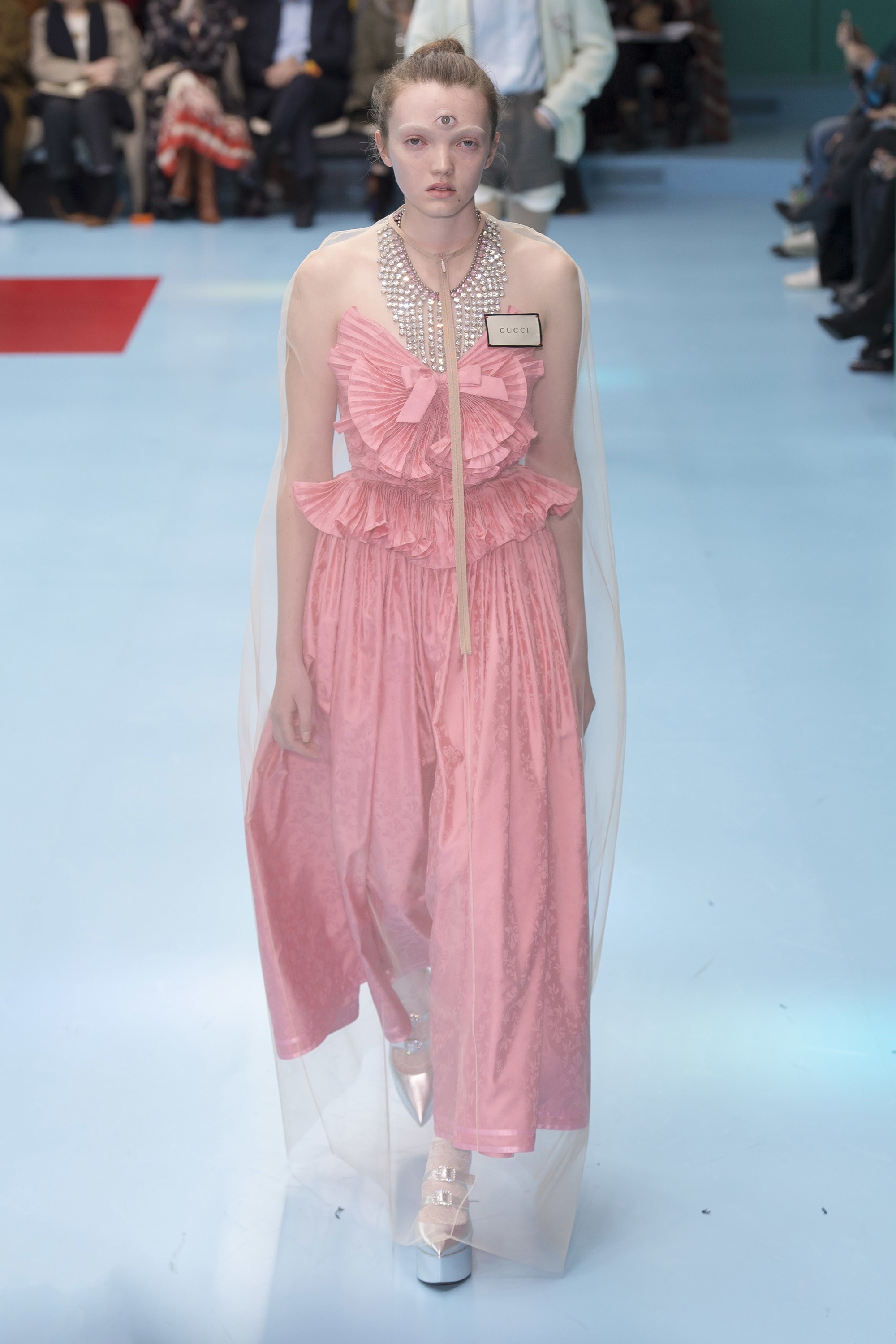 Show dien Gucci thu dong 2018 anh 15