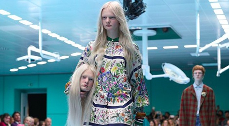 Dau nhan tao cua nguoi mau xuat hien trong show dien Gucci hinh anh