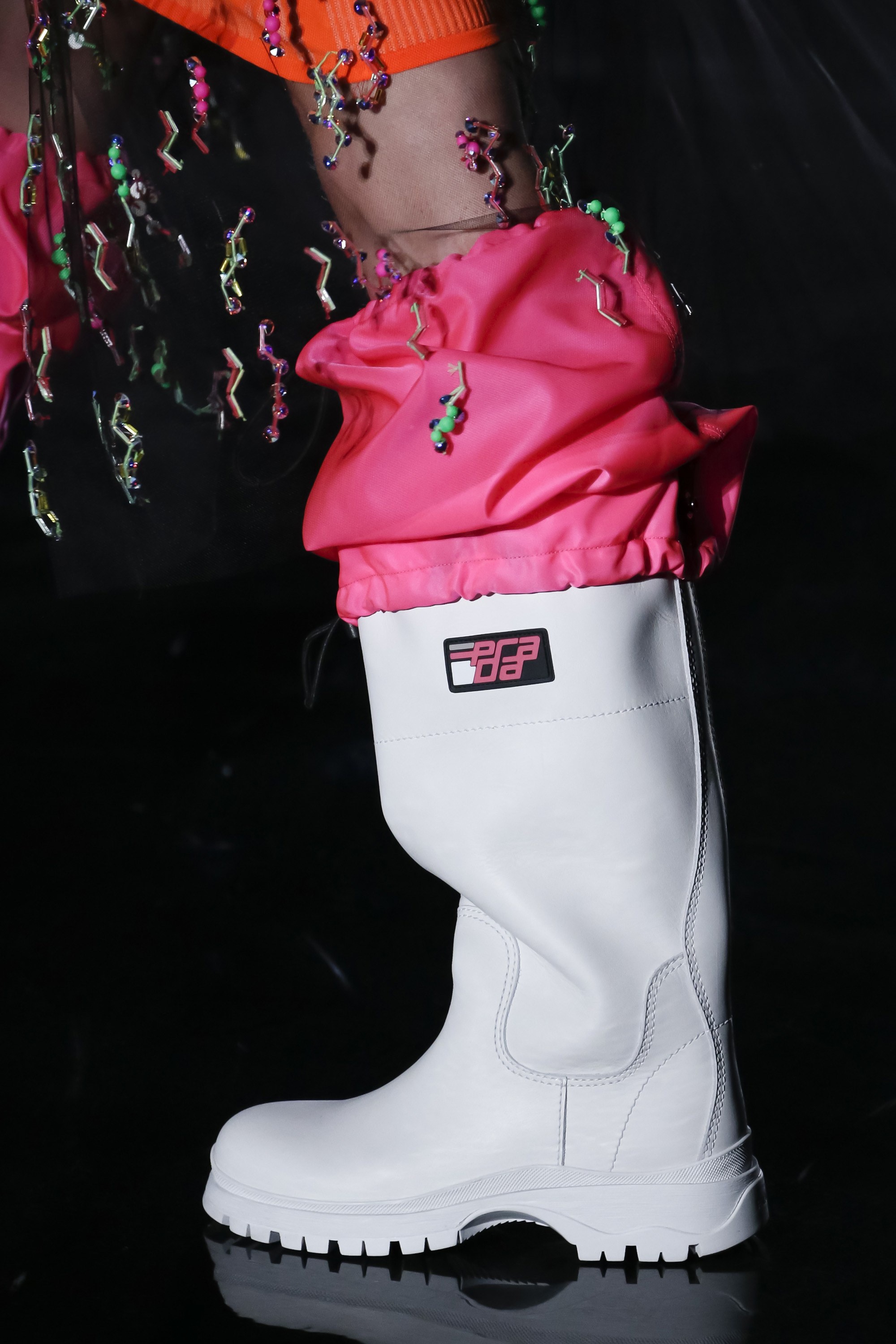 Xu huong mau sac neon len ngoi tai show dien Prada anh 12