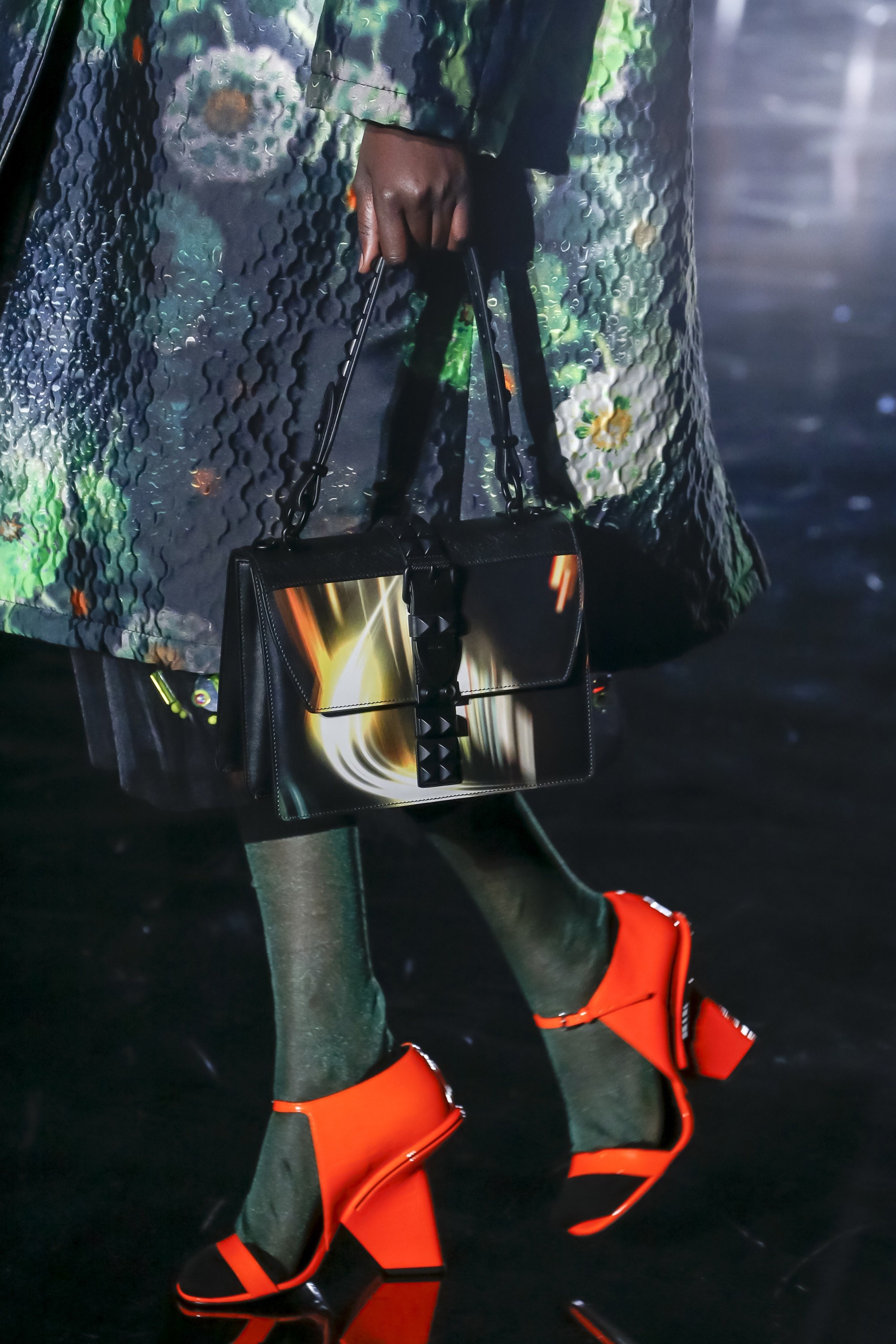 Xu huong mau sac neon len ngoi tai show dien Prada anh 14