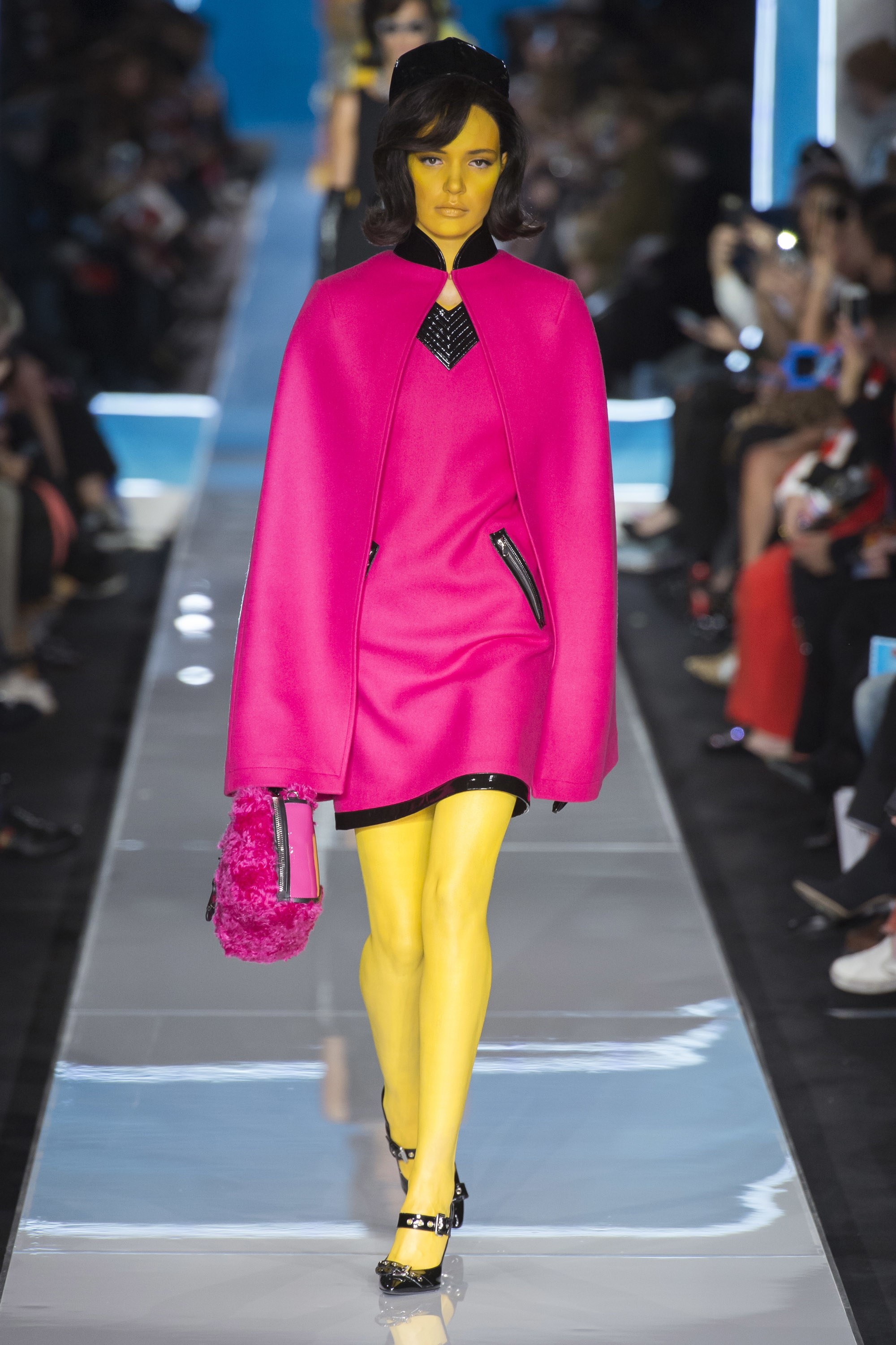 Show dien thu dong cua Moschino 2018 anh 3