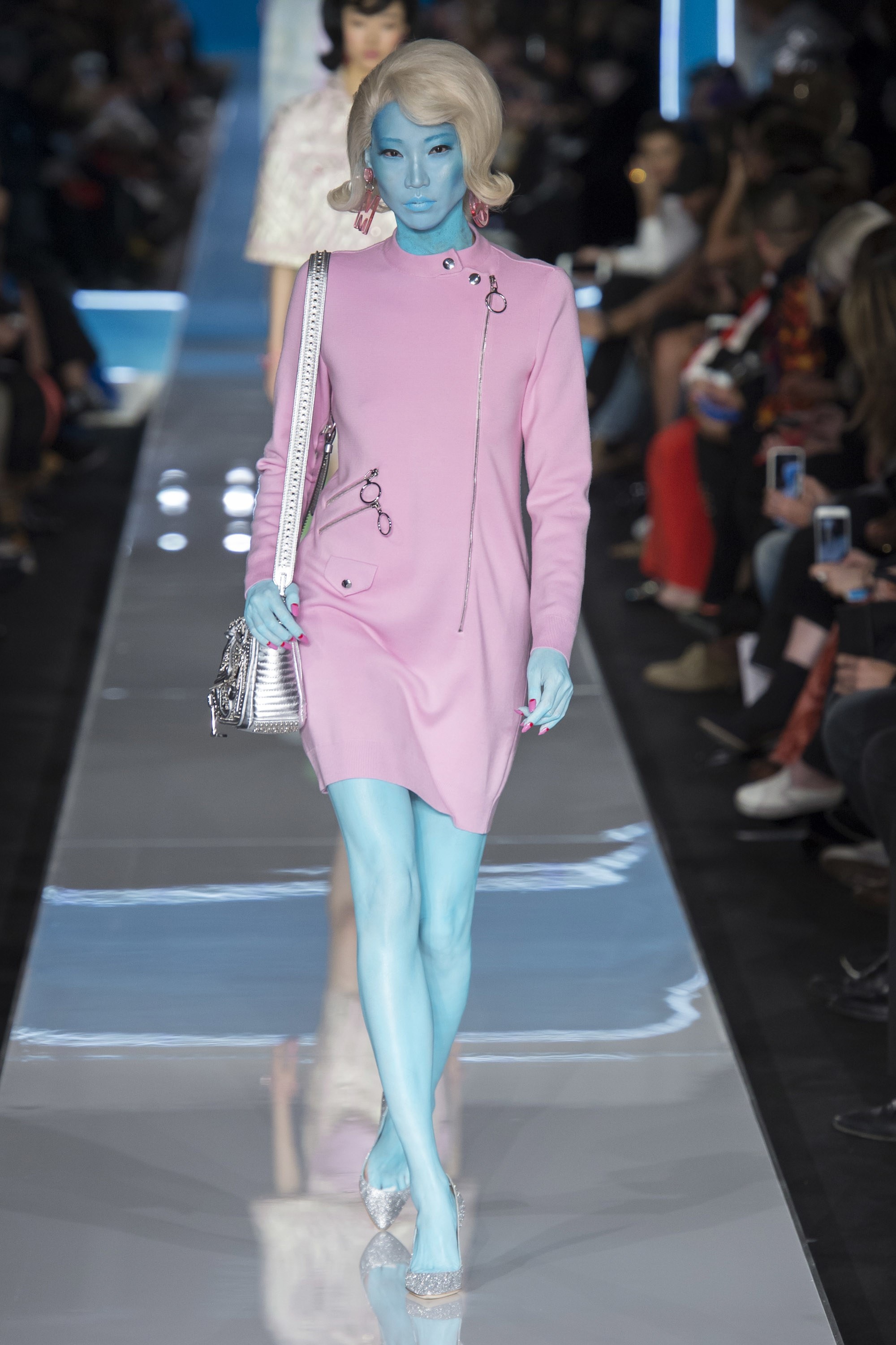 Show dien thu dong cua Moschino 2018 anh 4