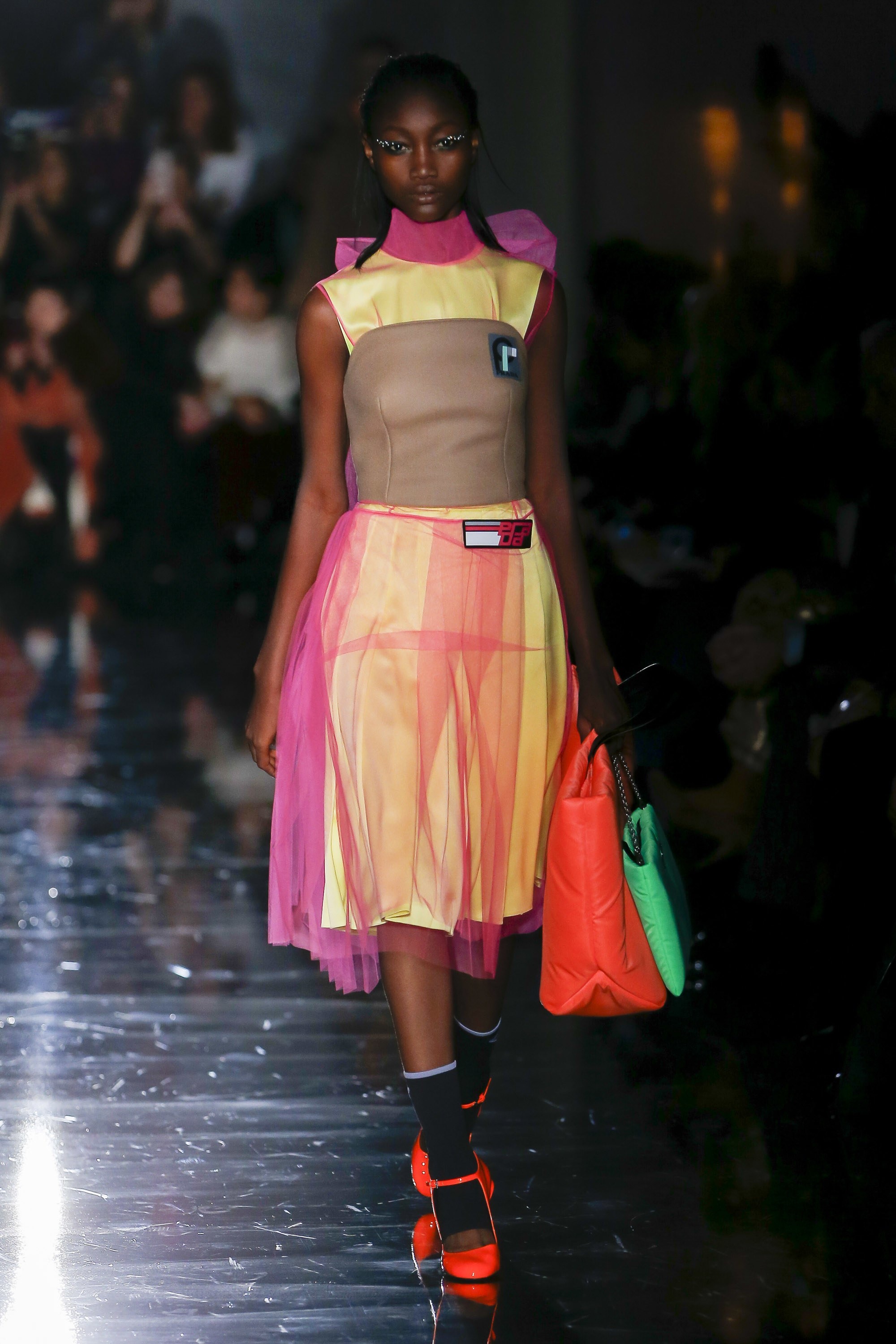 Xu huong mau sac neon len ngoi tai show dien Prada anh 2