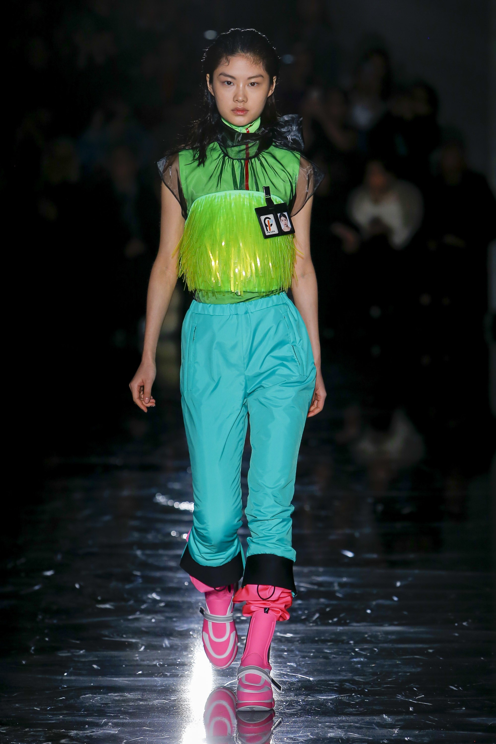 Xu huong mau sac neon len ngoi tai show dien Prada anh 4