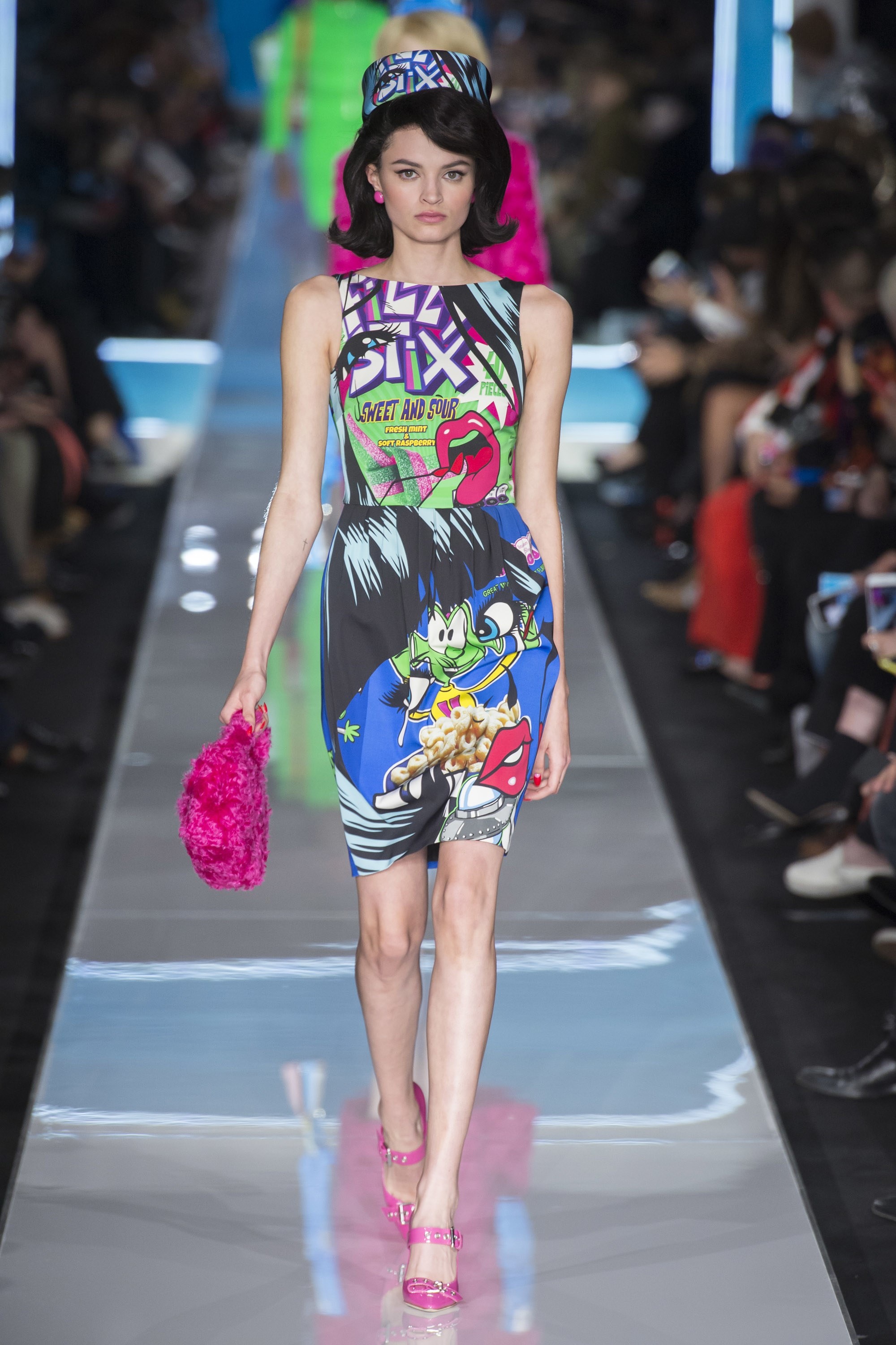 Show dien thu dong cua Moschino 2018 anh 6