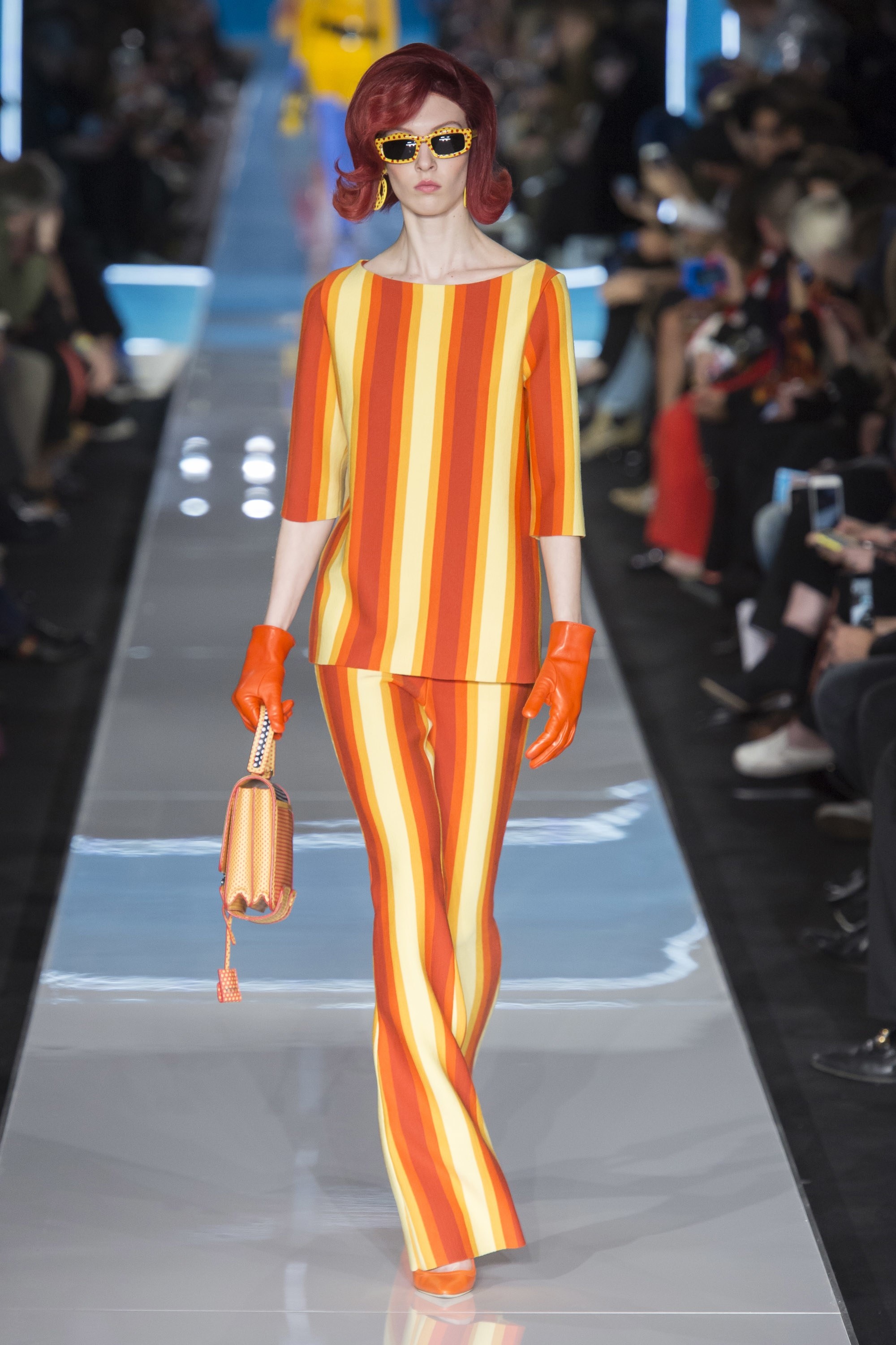 Show dien thu dong cua Moschino 2018 anh 8