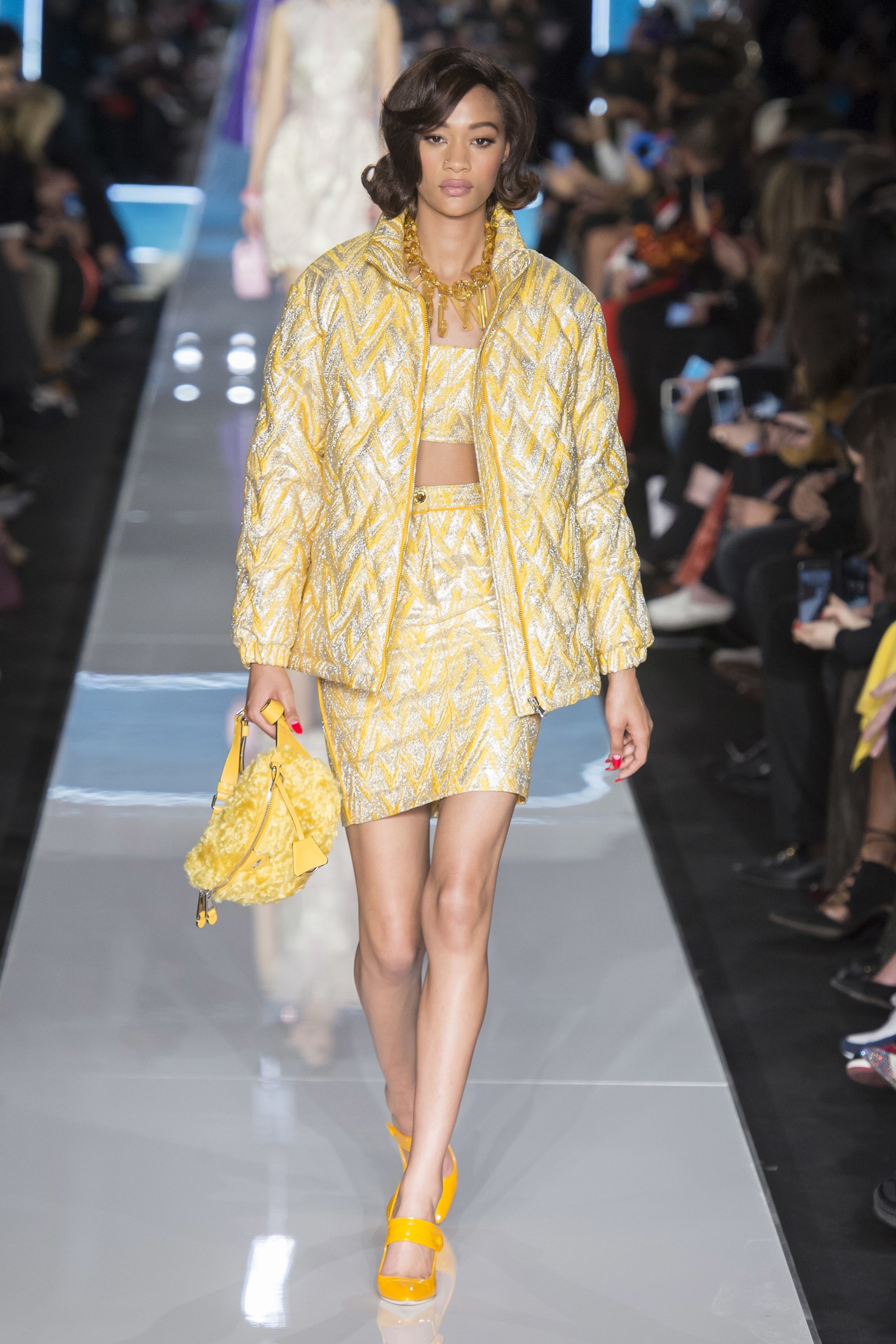 Show dien thu dong cua Moschino 2018 anh 9
