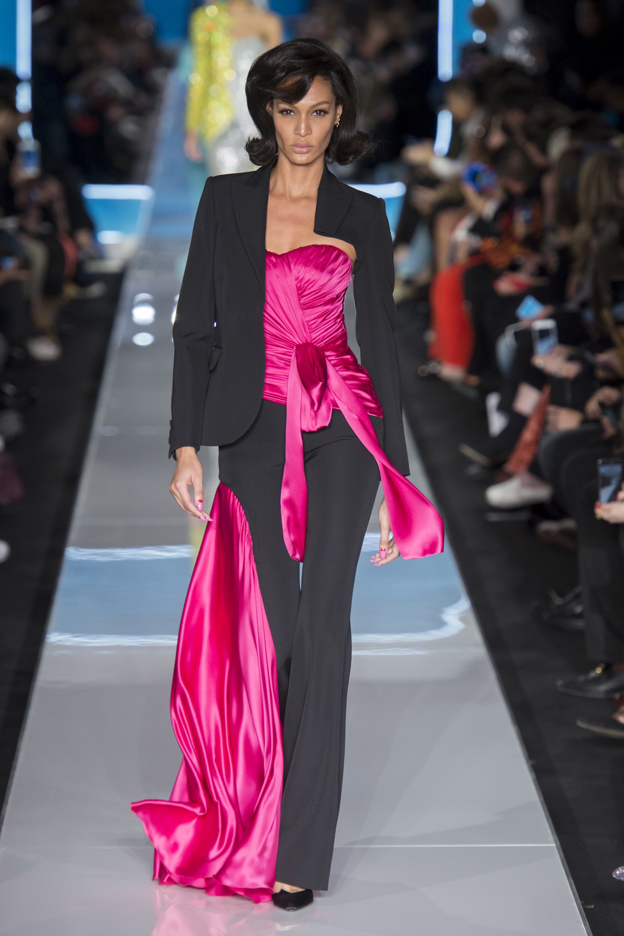 Show dien thu dong cua Moschino 2018 anh 11