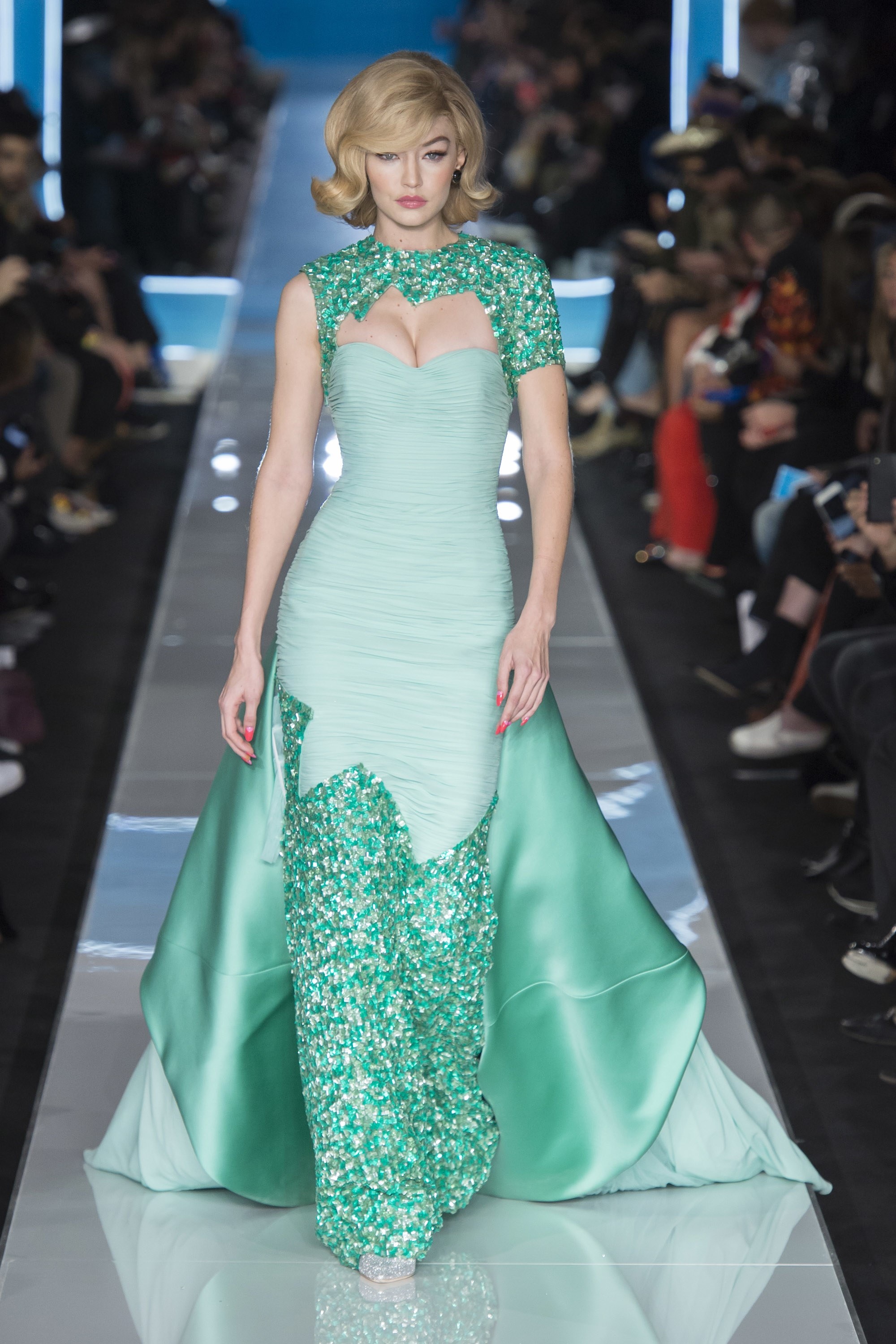 Show dien thu dong cua Moschino 2018 anh 13