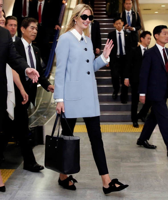 Phong cach thoi trang den Han Quoc cua Ivanka Trump anh 7