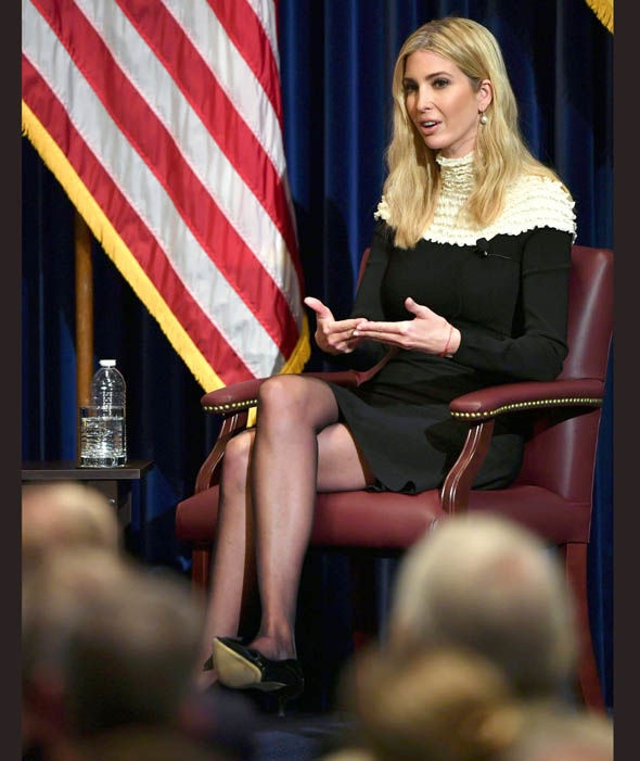 Phong cach thoi trang den Han Quoc cua Ivanka Trump anh 9