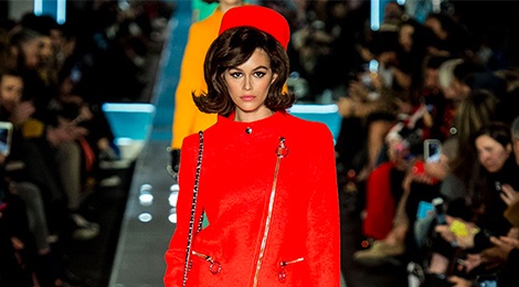 Kaia Gerber vuot mat Kendall Jenner, Gigi Hadid tren Instagram hinh anh