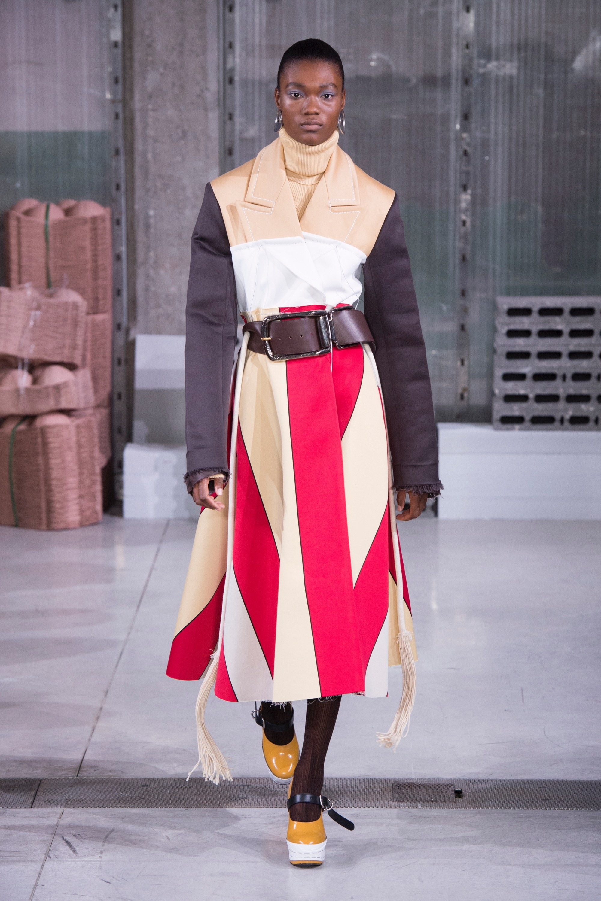 Show dien thu dong 2018 cua Marni anh 7