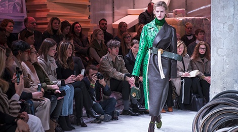 San dien thoi trang nhu kho phe lieu gay chu y hinh anh